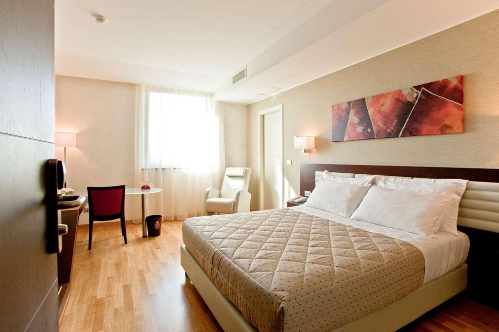 Breaking Business Hotel 모스치아노 산탄젤로 객실 사진